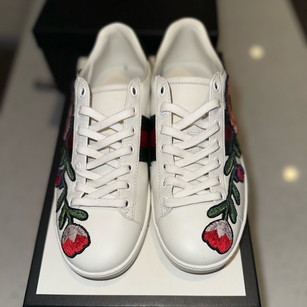 GUCCI SNEAKER *WOMENS* EMBROIDERED FLORAL